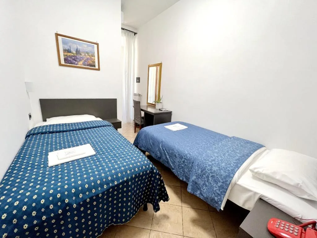 Camera Doppia con Letti Singoli con Bagno — Hotel domus termini