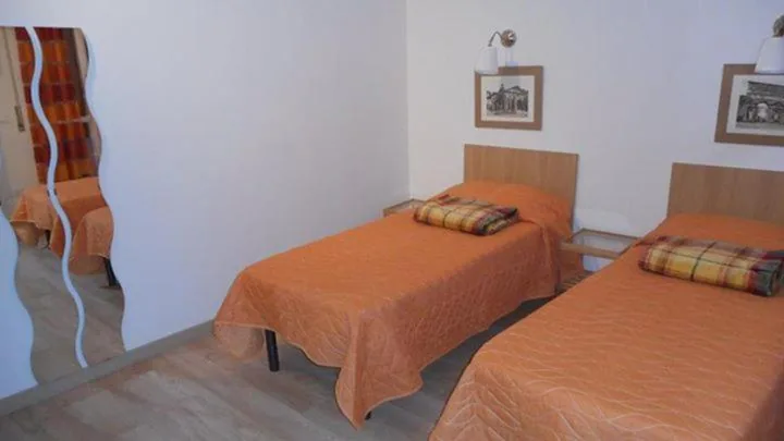 Twin Room with Bathroom — Lo Studio Guest House