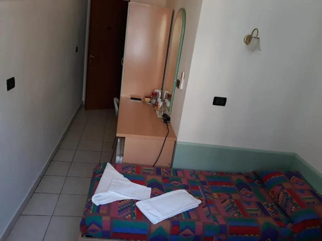 Camera Doppia con Letti Singoli con Bagno Privato Esterno — Affittacamere Ca’ Dei Lisci