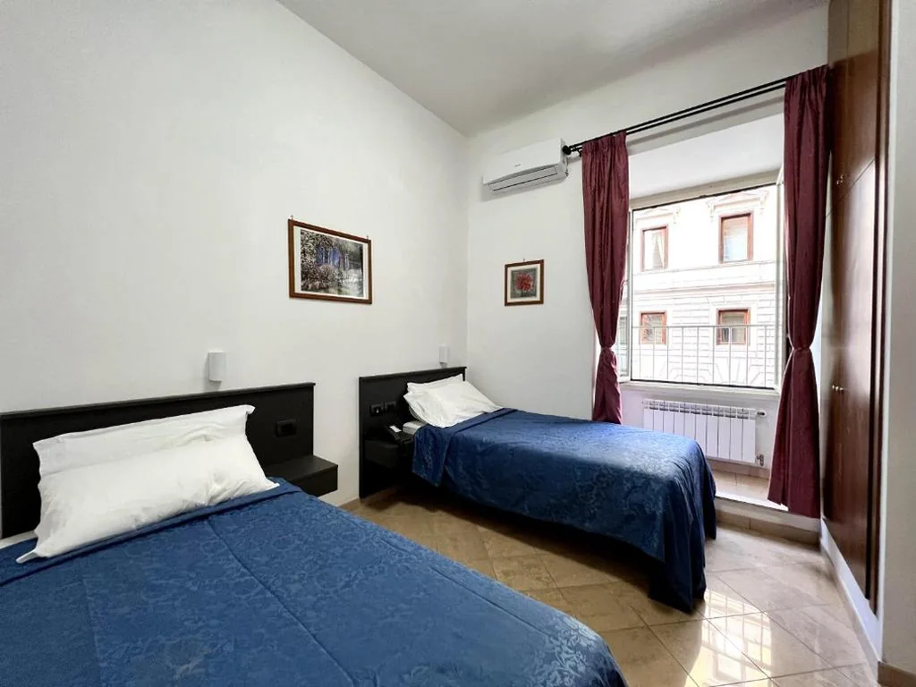 Camera Doppia con Letti Singoli con Bagno Privato Esterno — Hotel domus termini