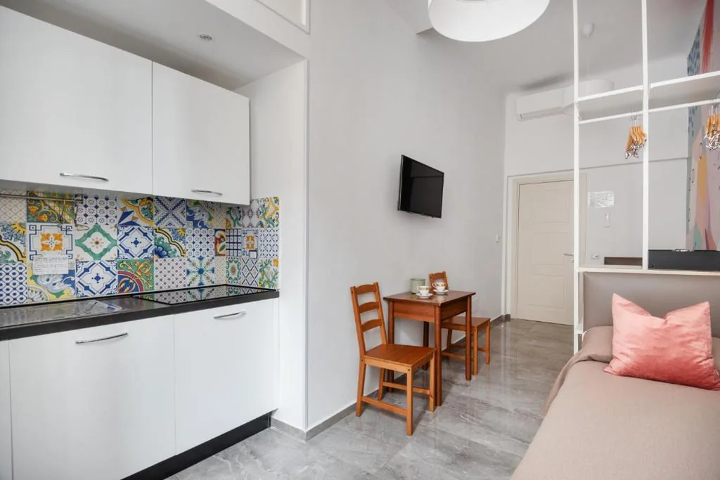 Camera Doppia con Letti Singoli con Bagno Privato Esterno — Joyful Termini Boutique Guest House