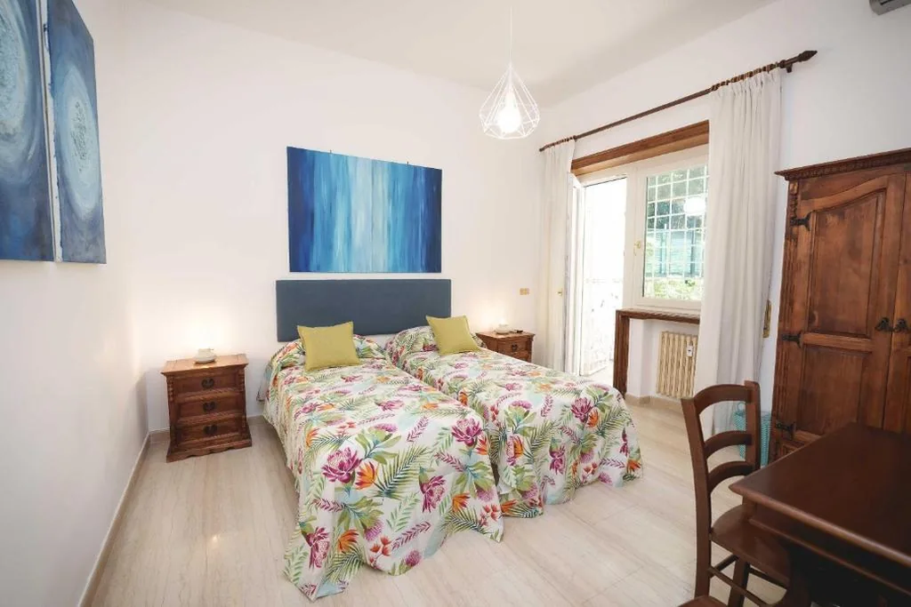 Camera Doppia con Letti Singoli con Bagno Privato Esterno — Le Tare B&B