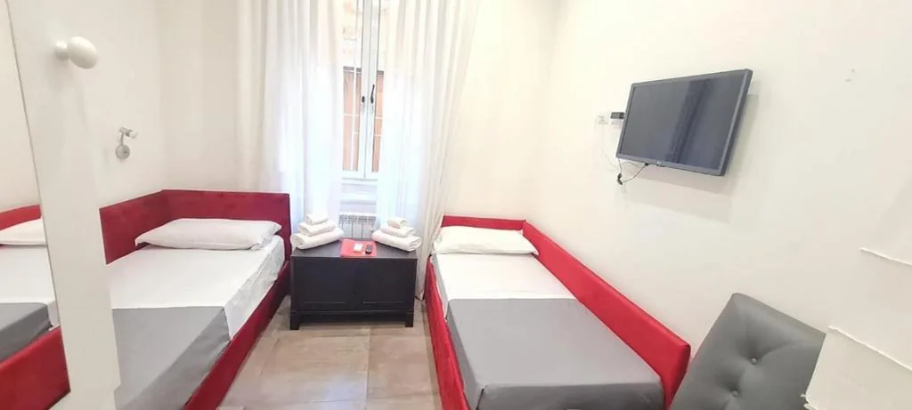 Camera Doppia con Letti Singoli con Bagno Privato — Bed&BikeRome GIULIO CESARE