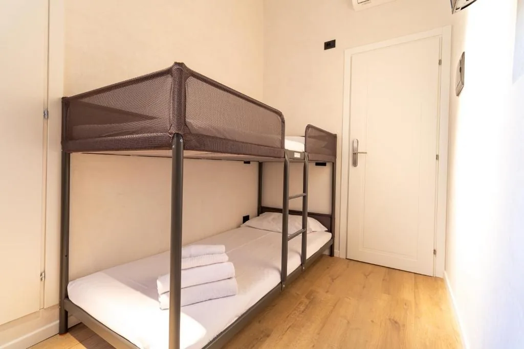 Camera Doppia con Letti Singoli con Bagno Privato — Cunabu Urbano V