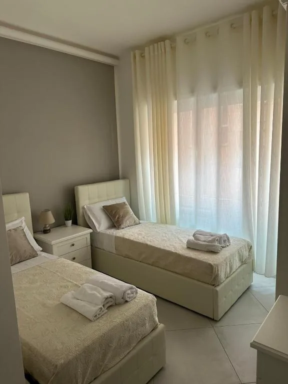 Camera Doppia con Letti Singoli con Bagno Privato — Days In Rome