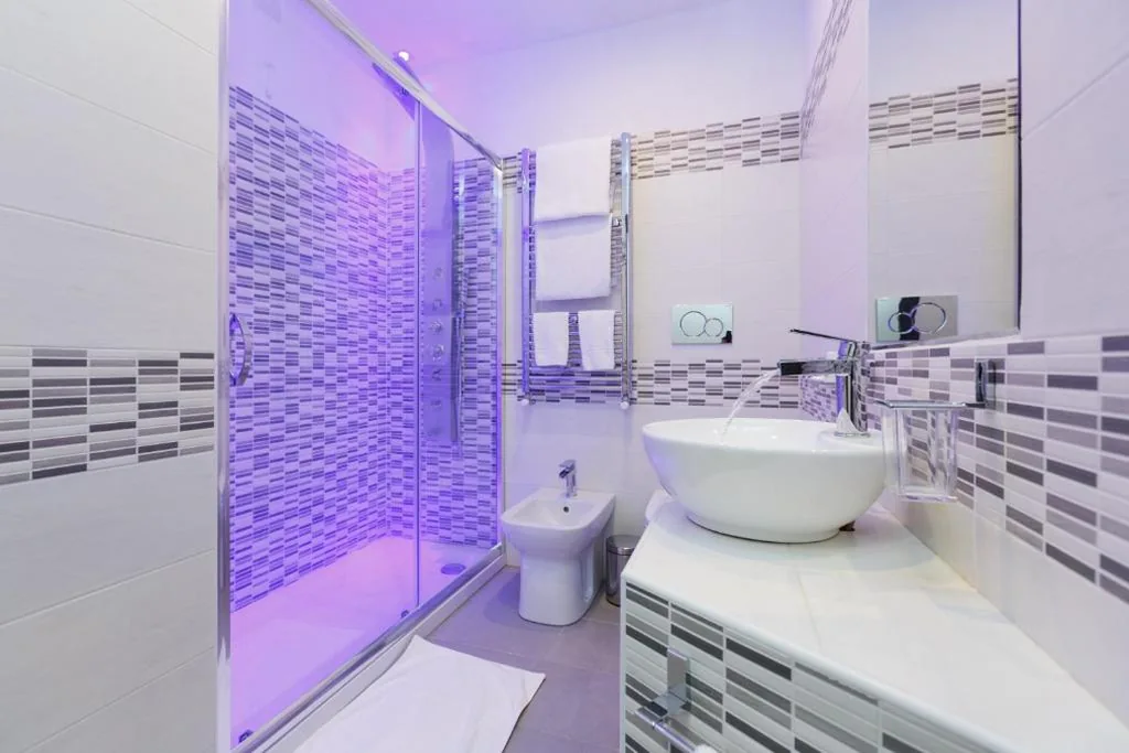 Camera Doppia con Letti Singoli con Bagno Privato — Domus Arena