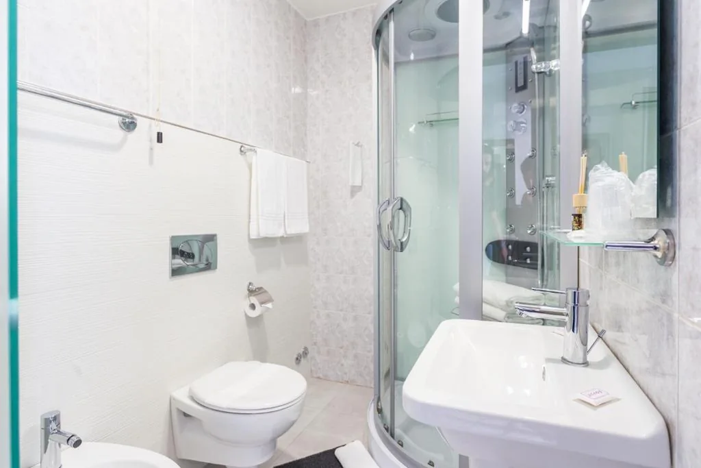 Twin Room with Private Bathroom — Hotel italia dormelletto
