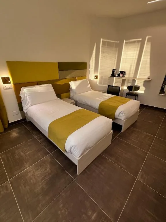 Camera Doppia con Letti Singoli con Bagno Privato — Joyfül Accomodation