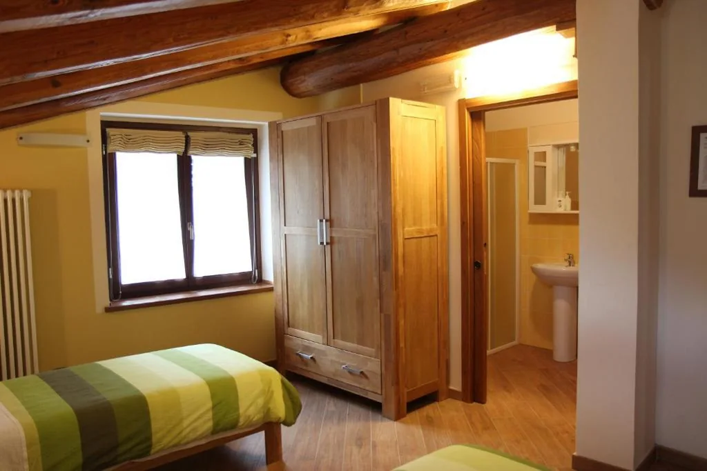 Twin Room with Private Bathroom — La Barmo Affittacamere