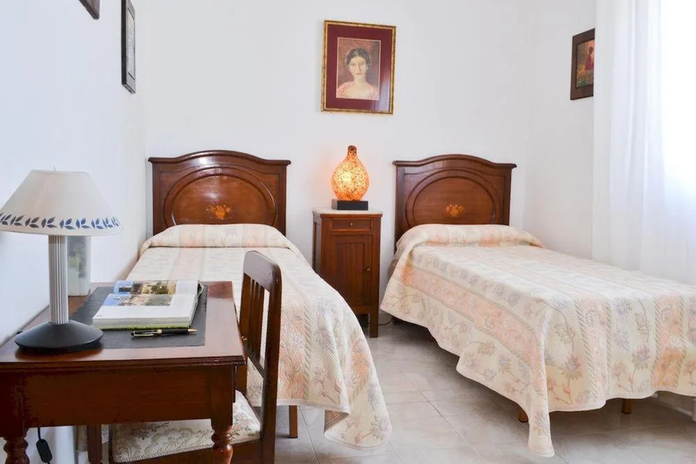 Twin Room with Private Bathroom — Le Stanze di Cornelia