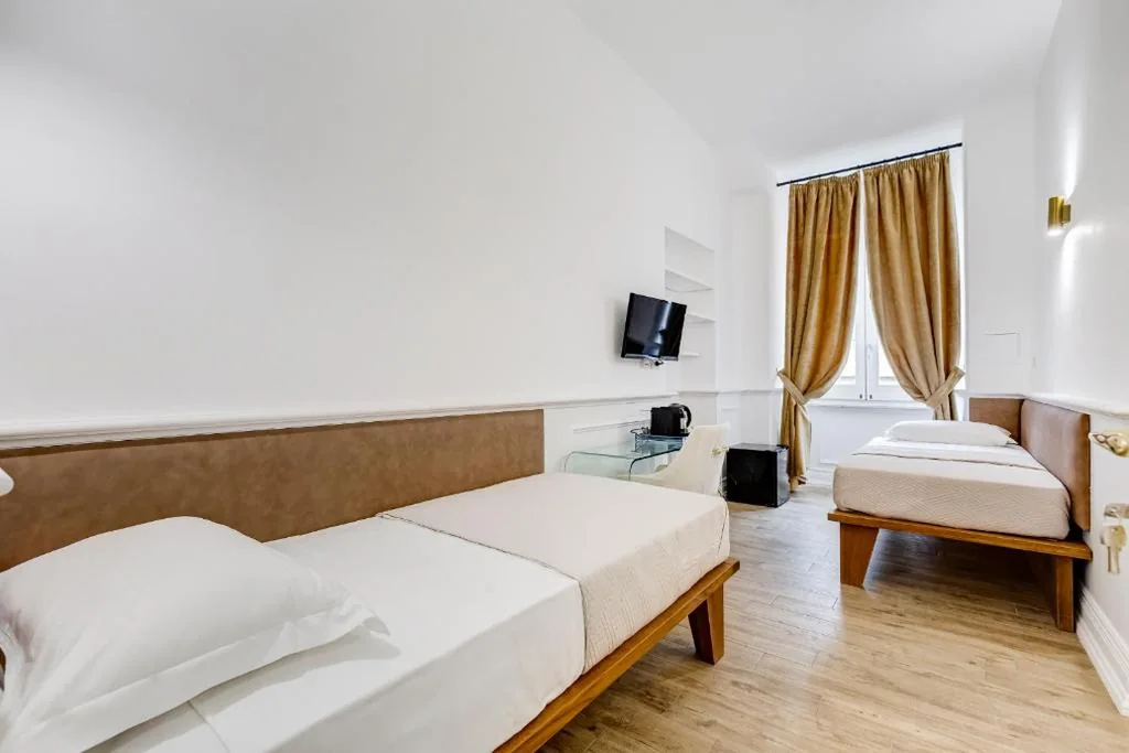Camera Doppia con Letti Singoli con Bagno Privato — Monti Suites Cavour