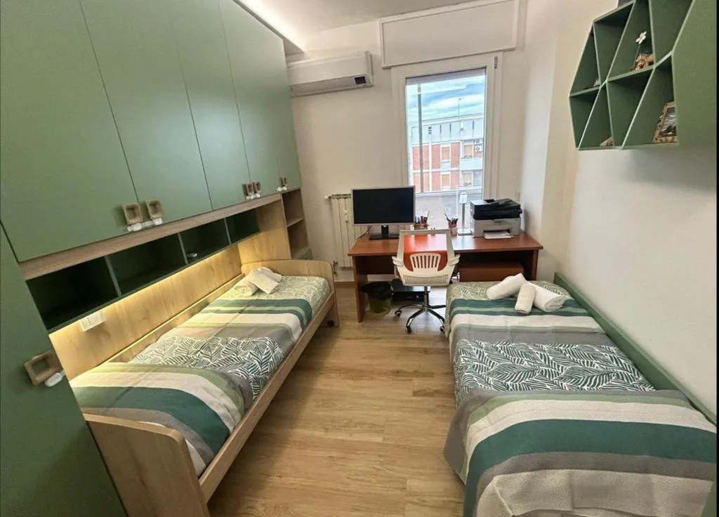 Twin Room with Private Bathroom — Rome at Hand – metro B direct to Colosseum free parking
