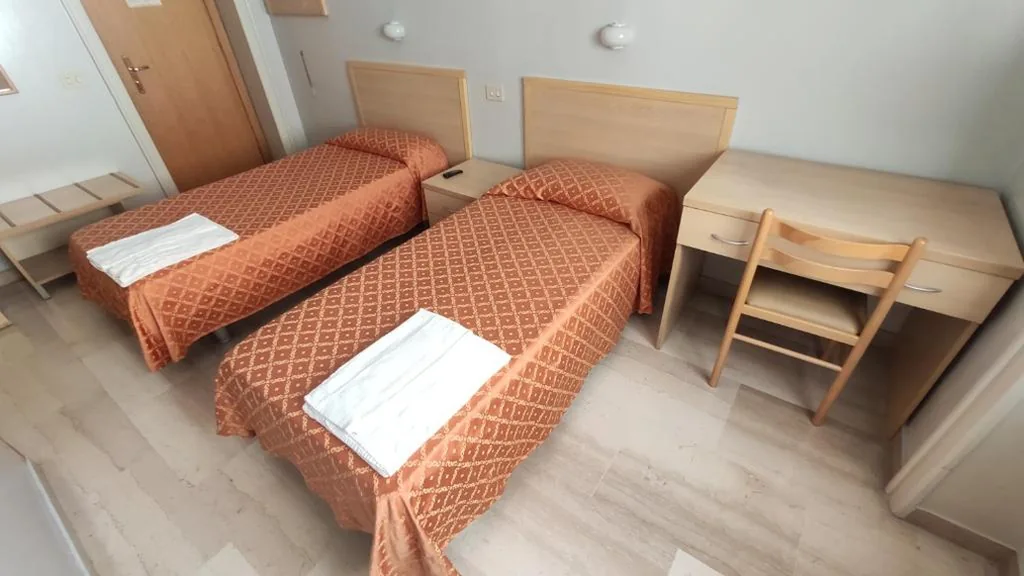 Twin Room with Private Bathroom — SAN JUAN DE RIBERA, Casa per Ferie