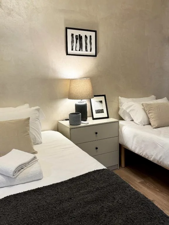 Twin Room with Private Bathroom — Ten Miles Guesthouse Roma
