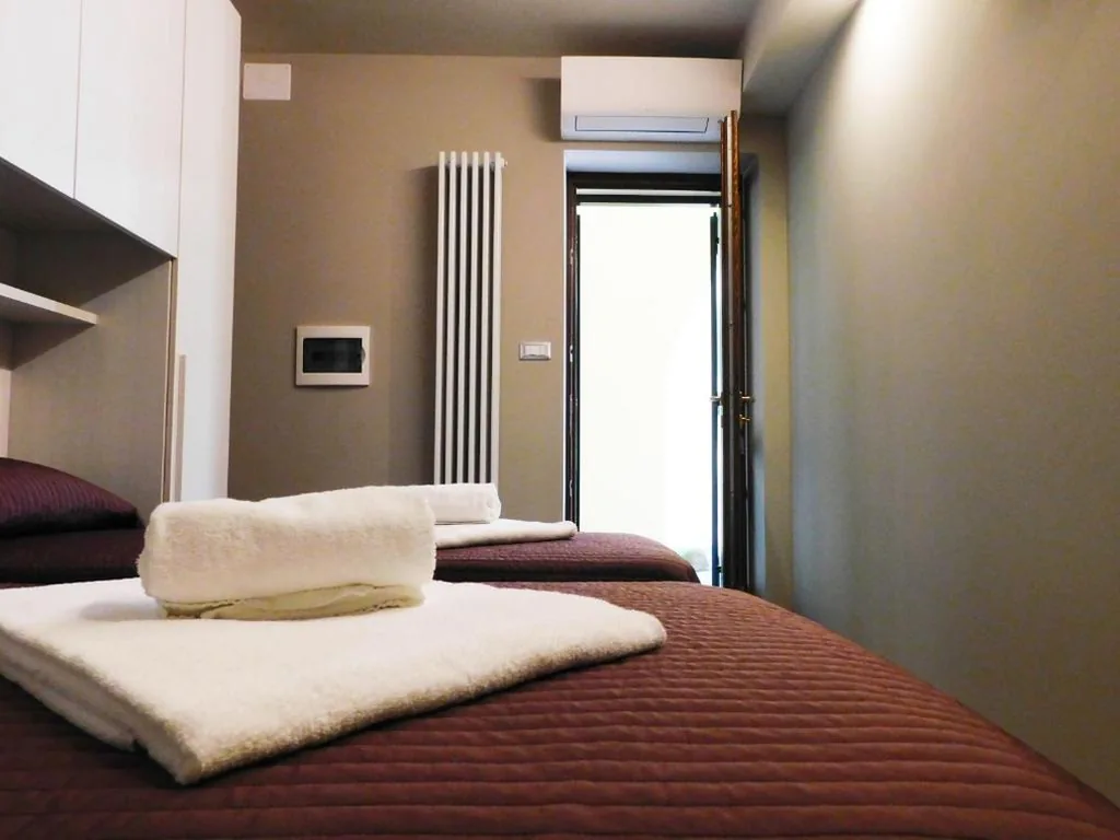 Camera Doppia con Letti Singoli con Bagno Privato — Trattoria Due Citroni