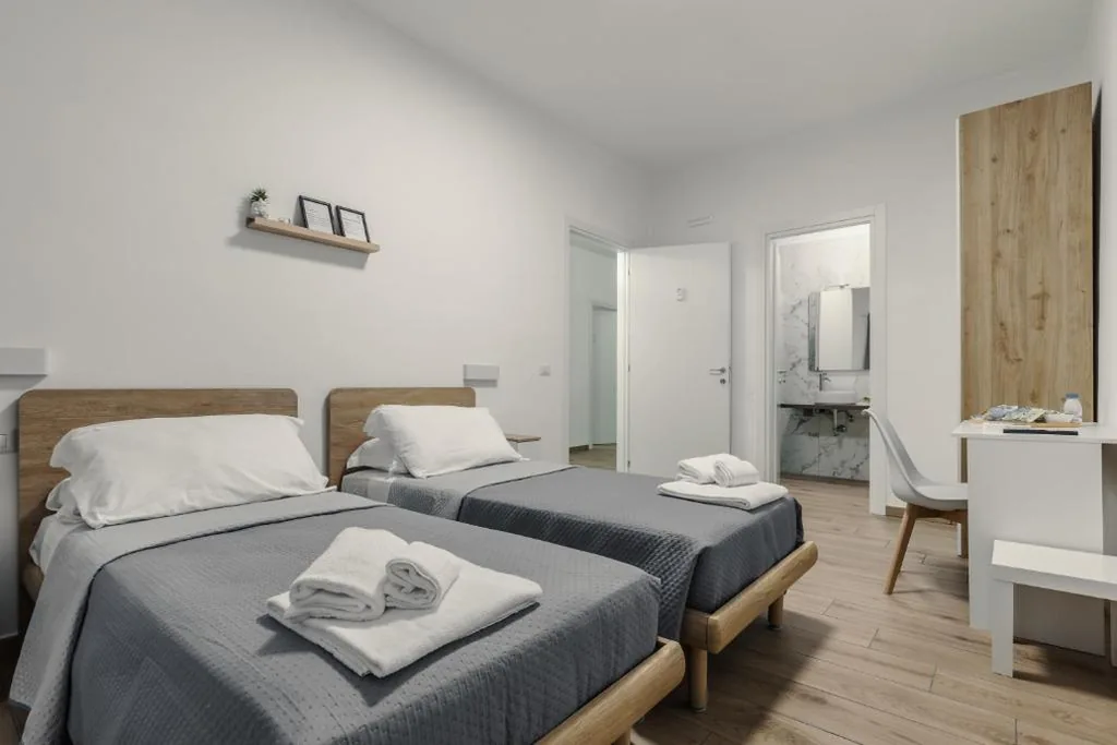 Camera Doppia con Letti Singoli con Bagno Privato — Tury’s House