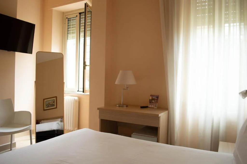 Camera Doppia con Letti Singoli con Bagno Privato — Villa Riari Garden