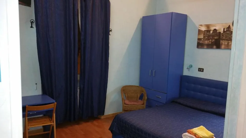 Twin Room with Private Bathroom — walter romarooms