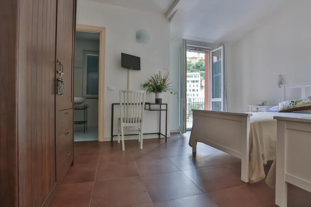 Twin Room with Balcony — Affittacamere Le Giare