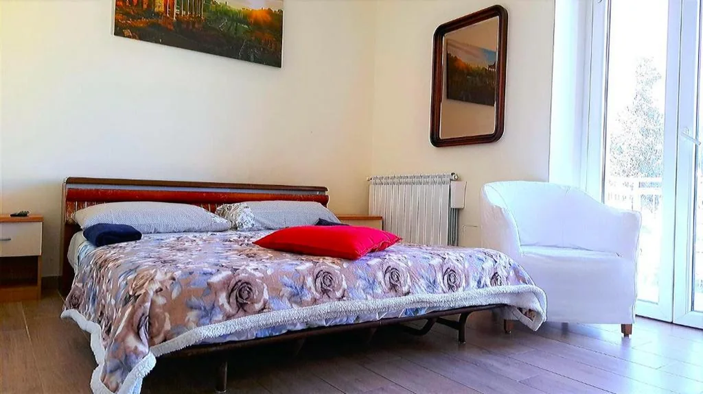 Twin Room with Balcony — Cozy Rooms Rome