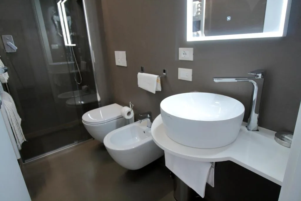 Camera Doppia con Letti Singoli con Balcone — Hotel Vittoria