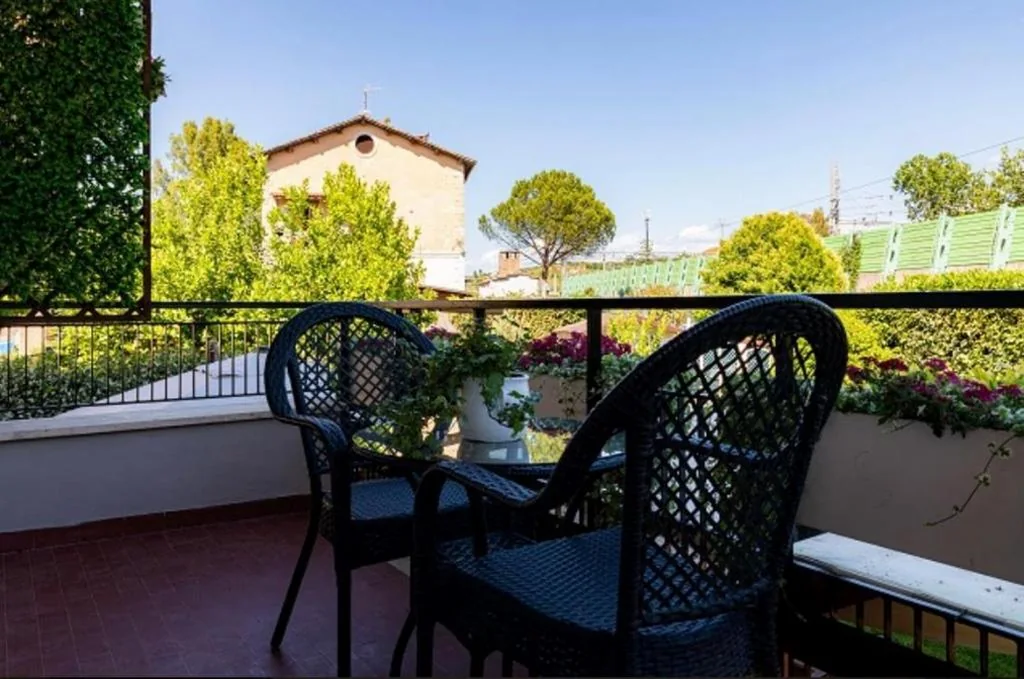 Twin Room with Balcony — RRooms-Locazione Turistica
