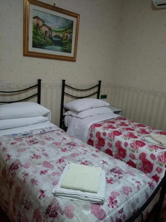 Twin Room with Shower — Casa Degli Ulivi