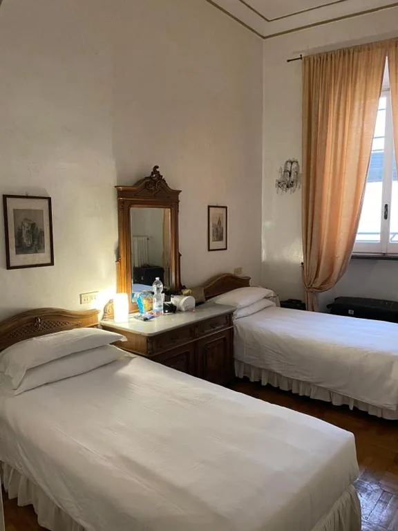 Twin Room with City View — Hotel Fontana