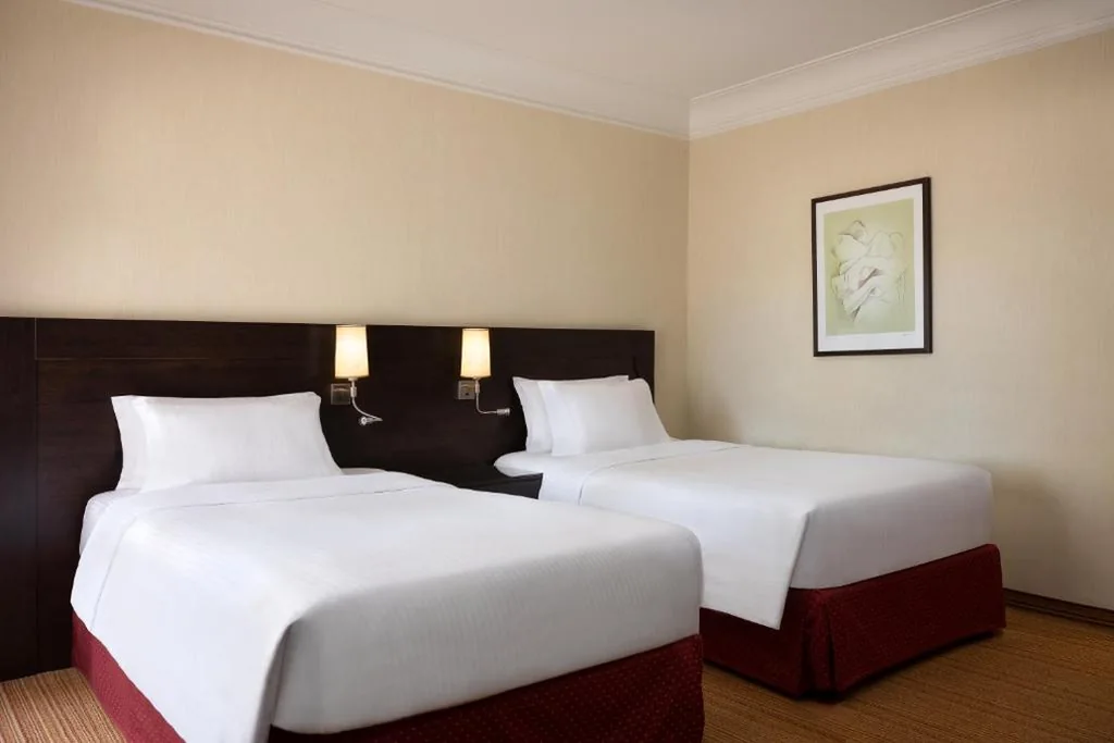 Camera Doppia con Letti Singoli con Vista Cupola - Piano Alto — Courtyard by Marriott Rome Central Park