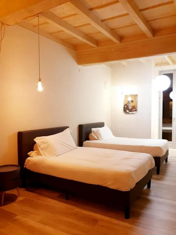 Twin Room with Lake View — Hotel Aracoeli