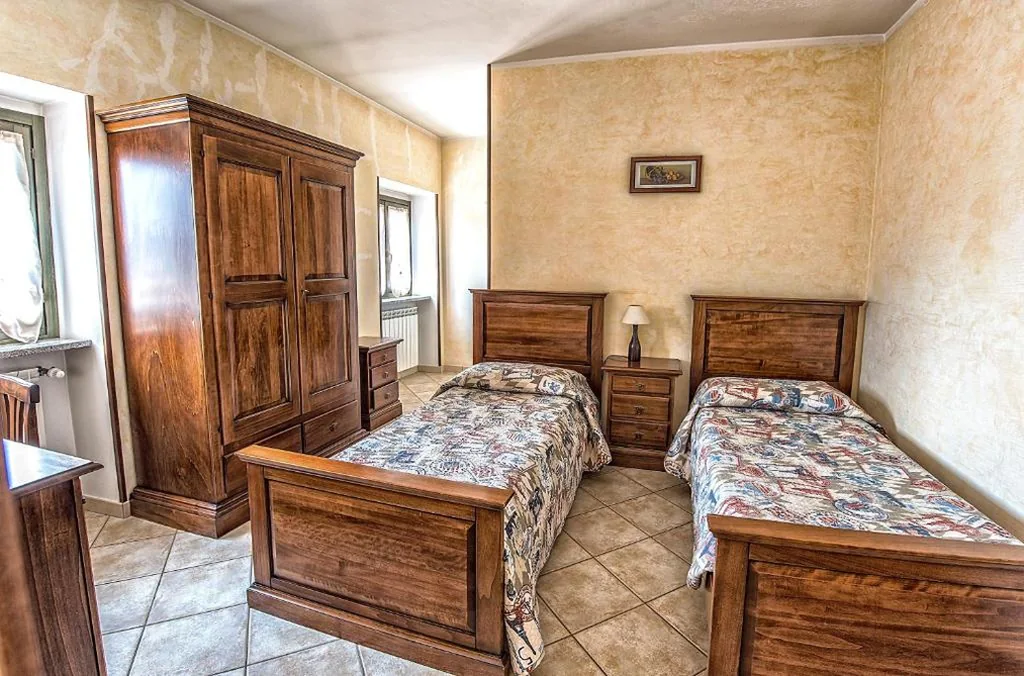 Camera Doppia con Letti Singoli con Vista Montagna — Hotel Casa Didé