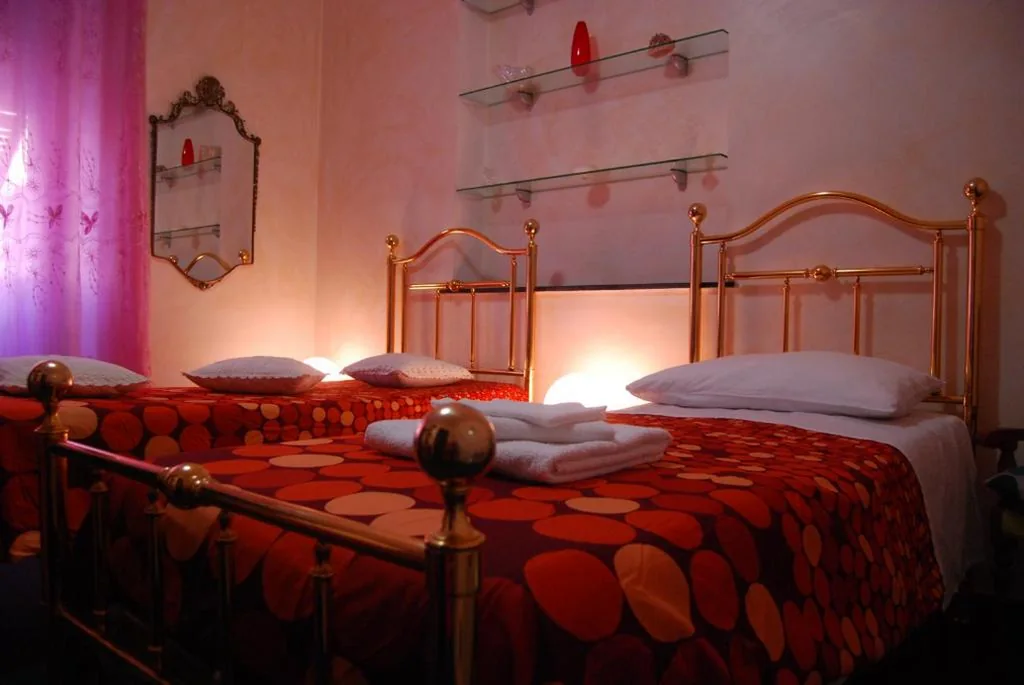 Twin Room with Shared Bathroom — Casa MaMa Guesthouse