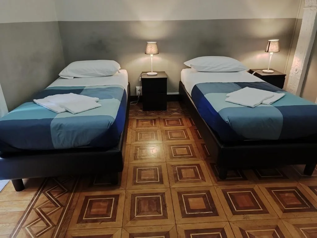 Camera Doppia con Letti Singoli e Bagno in Comune — Guesthouse La Briosa Nicole