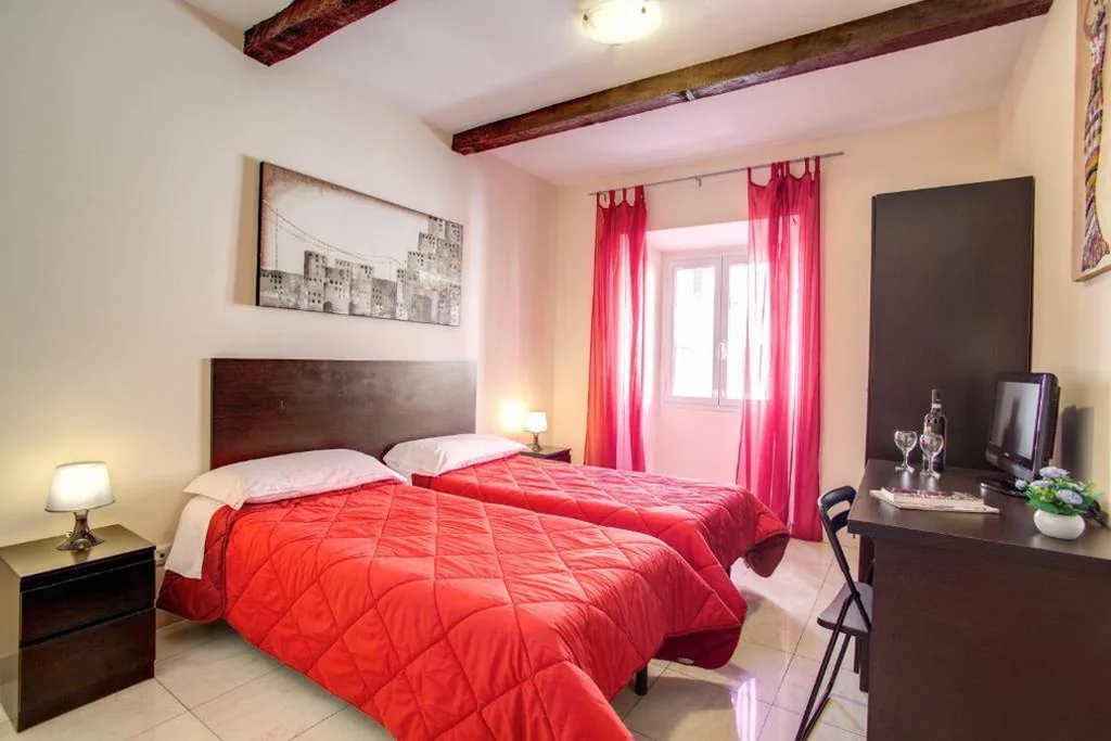 Camera Doppia con Letti Singoli e Bagno in Comune — Hotel Mosaic
