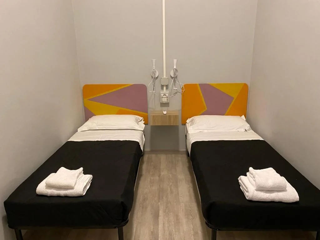 Camera Doppia con Letti Singoli — Eureka Rooms