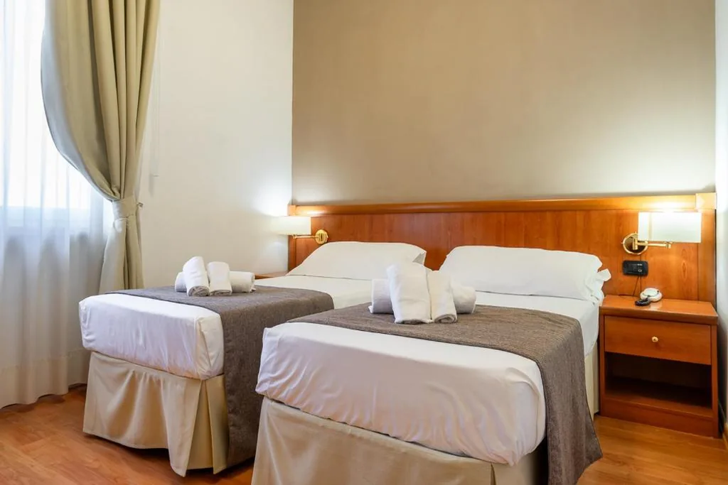 Camera Doppia con Letti Singoli — Garden Hotel