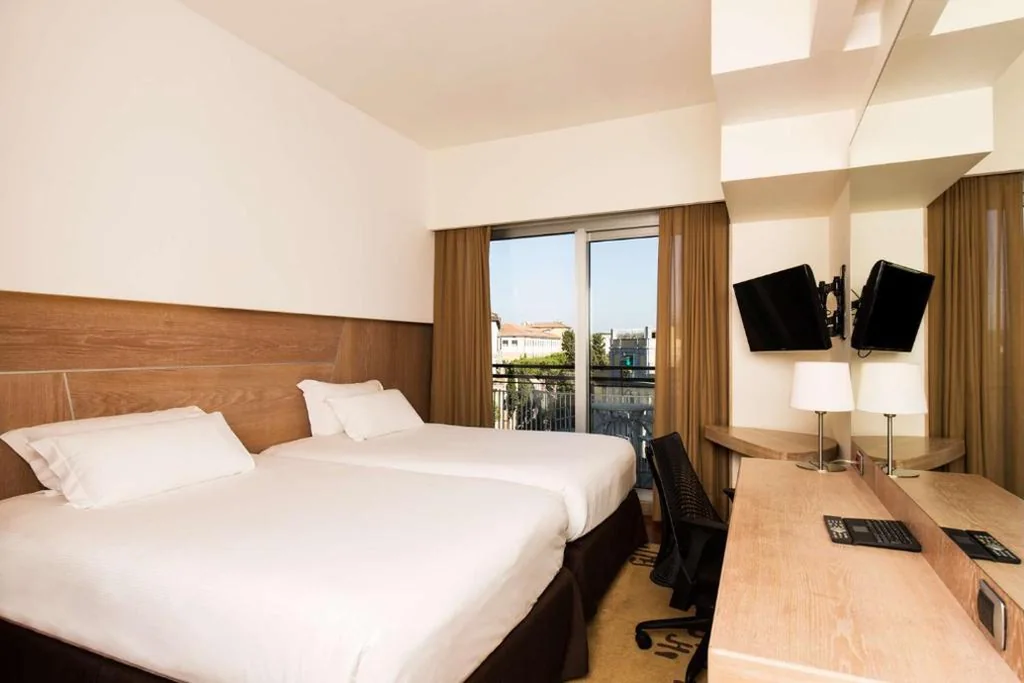 Twin Room — Hilton Garden Inn Rome Claridge