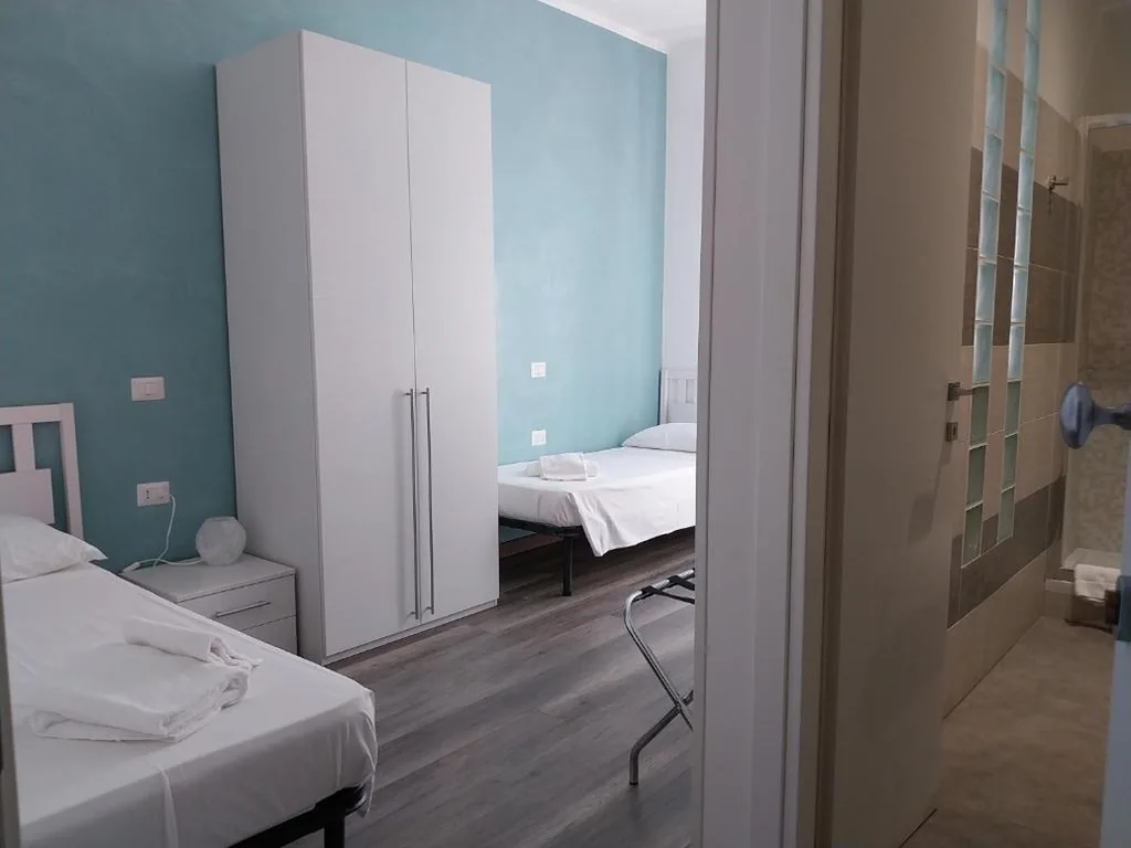 Camera Doppia con Letti Singoli — Holidays in Rome – Guesthouse