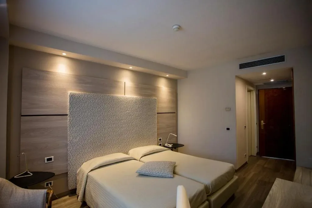 Twin Room — Hostellerie Du Cheval Blanc