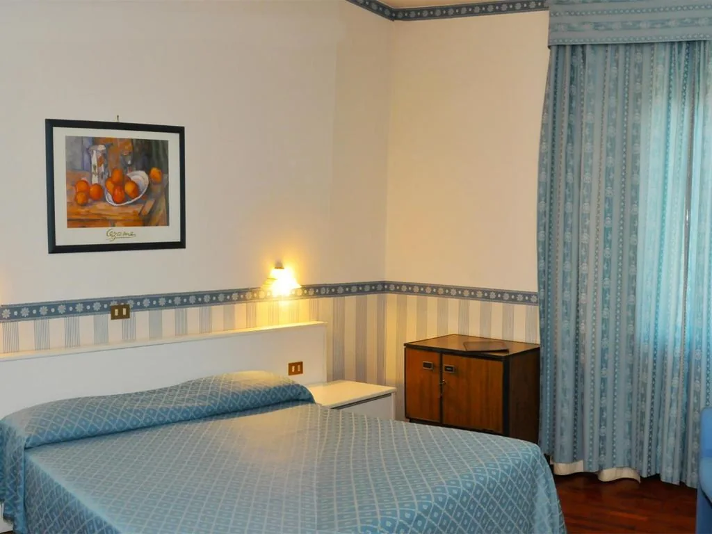 Camera Doppia con Letti Singoli — Hotel Altavilla