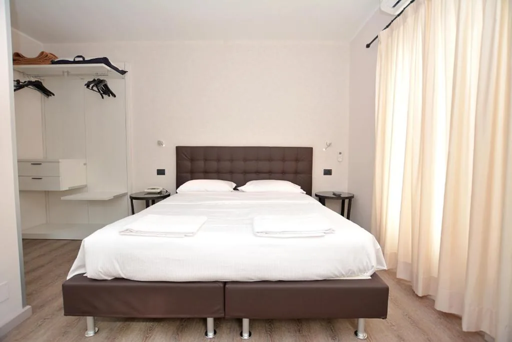 Camera Doppia con Letti Singoli — Hotel & Apartments ” Perpoin “