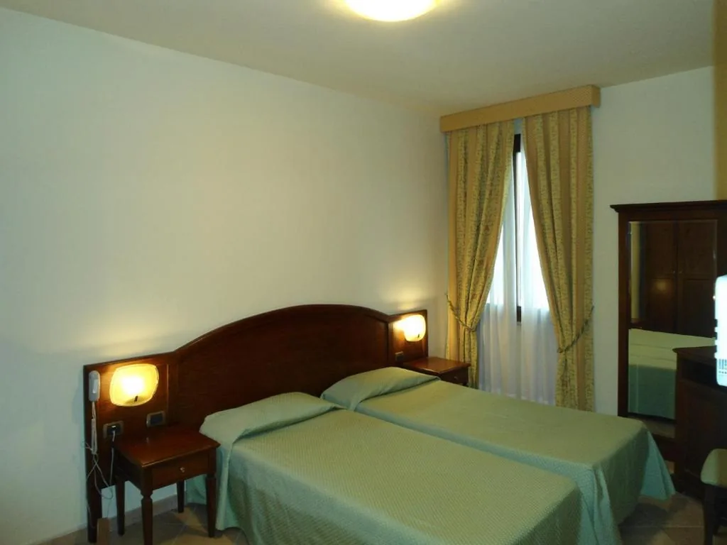 Twin Room — Hotel Belvedere