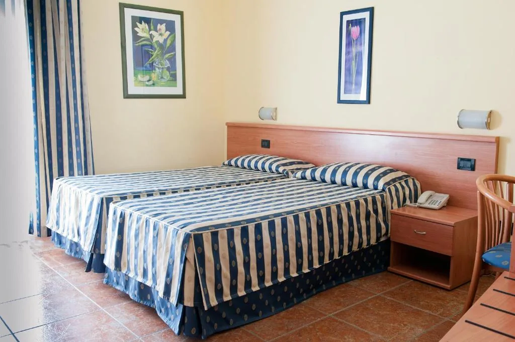 Camera Doppia con Letti Singoli — Hotel Blue Ribbon