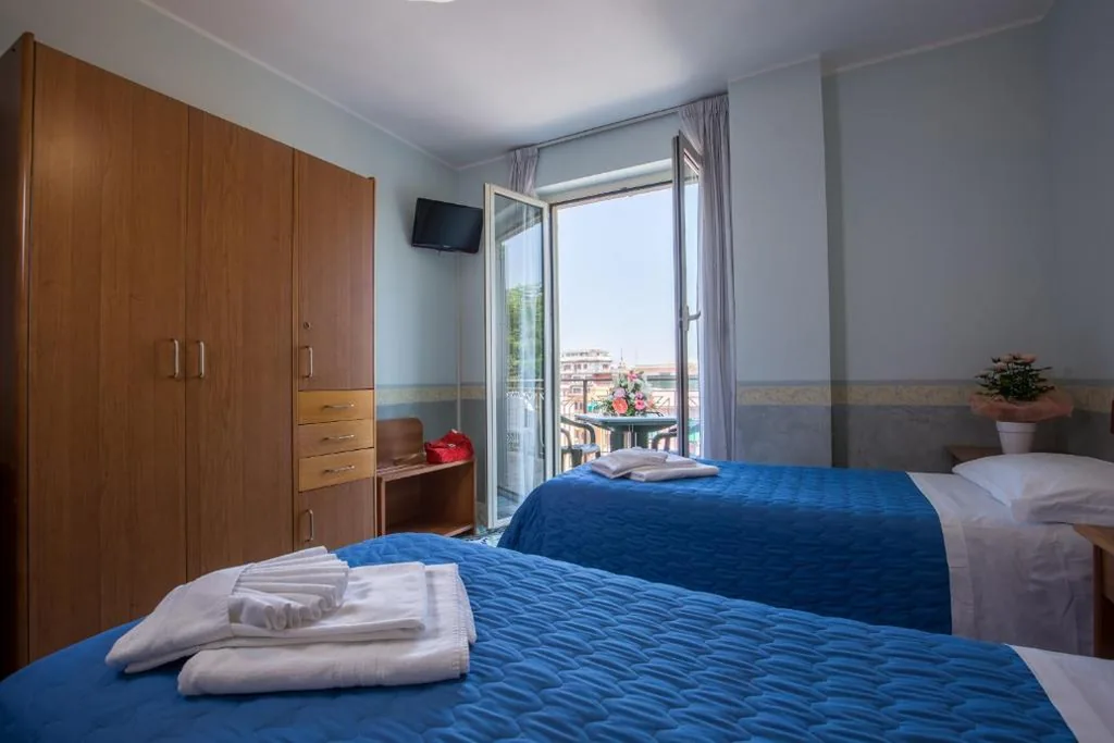 Camera Doppia con Letti Singoli — Hotel Casa Tra Noi