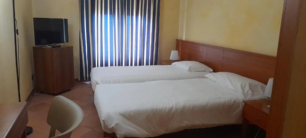 Camera Doppia con Letti Singoli — Hotel Ceretto