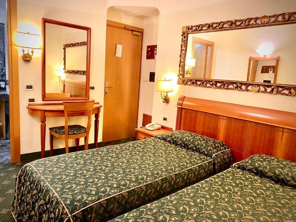 Twin Room — Hotel Champagne Palace