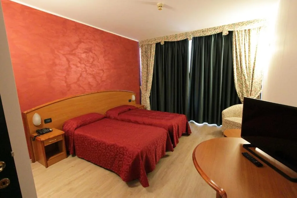 Camera Doppia con Letti Singoli — Hotel Europa