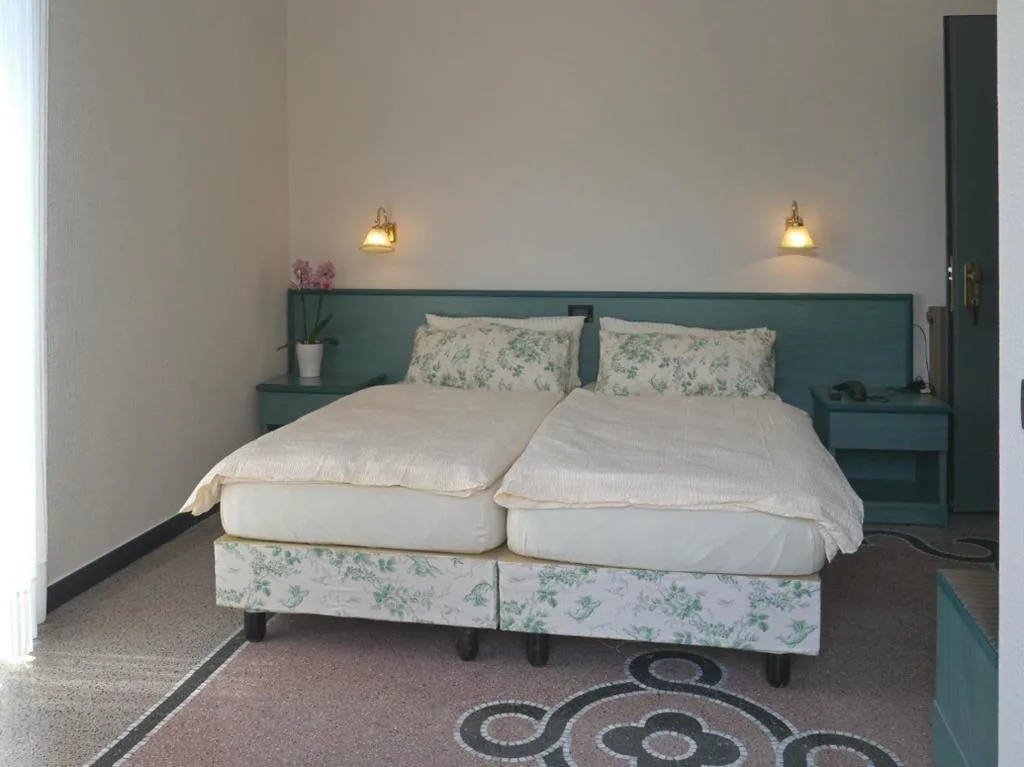 Camera Doppia con Letti Singoli — Hotel Flora