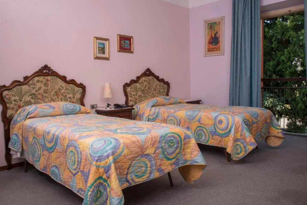 Twin Room — Hotel Florida