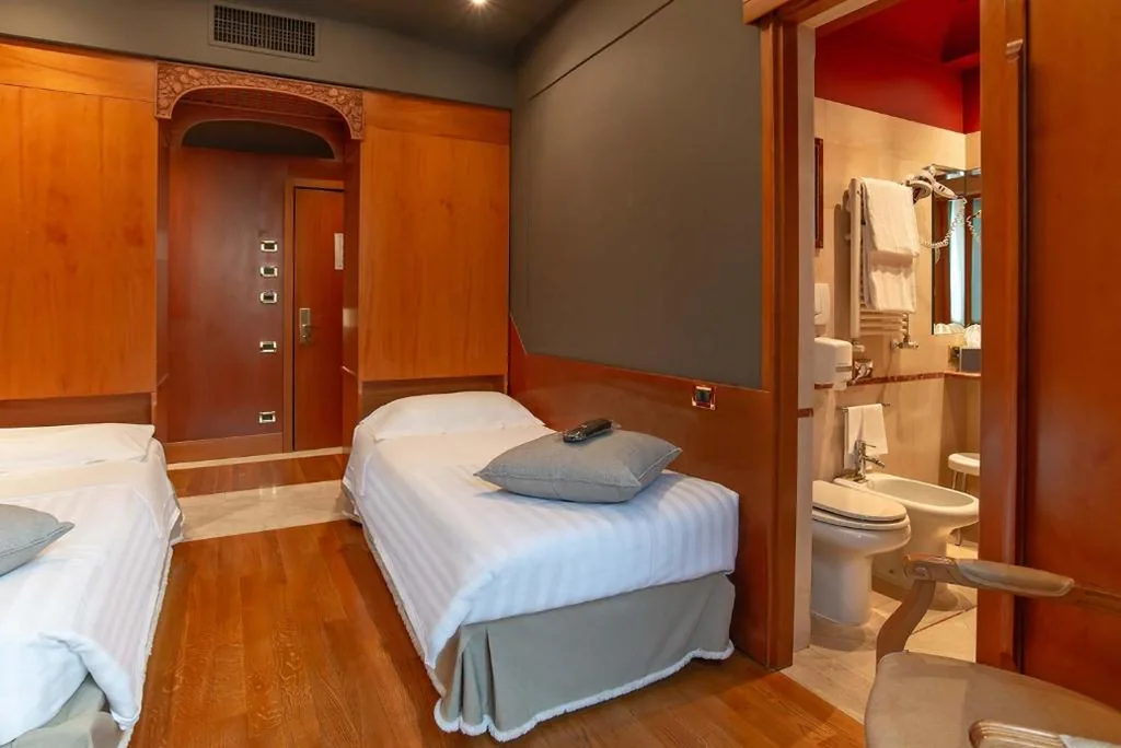 Camera Doppia con Letti Singoli — Hotel Isa